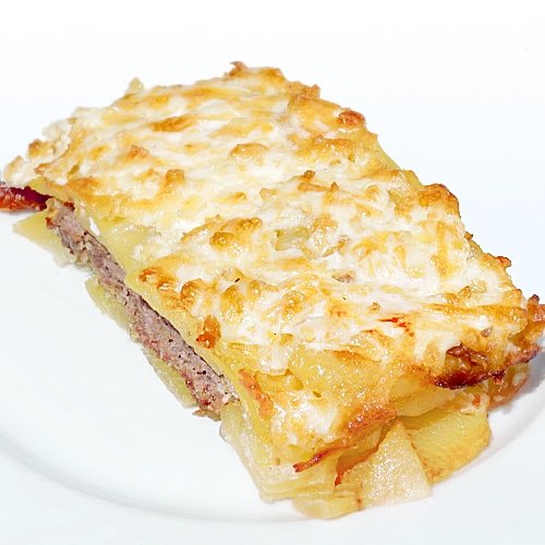 Картофель с мясом, запеченный под сыром