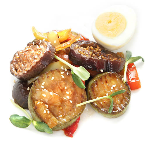Баклажаны, кабачки, перец и яйцо