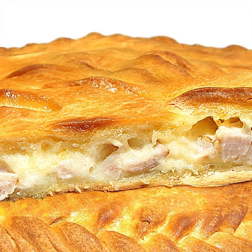 Фирменный пирог с копченой курицей и сыром