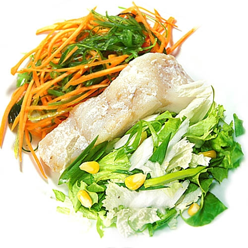 Бранч треска с зеленым салатом