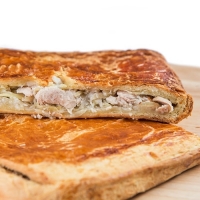 Слоеный пирог с курицей Слоеный пирог с курицей