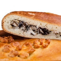 Сдобный пирог с курицей, картофелем и грибами 2КГ Сдобный пирог с курицей, картофелем и грибами 2КГ